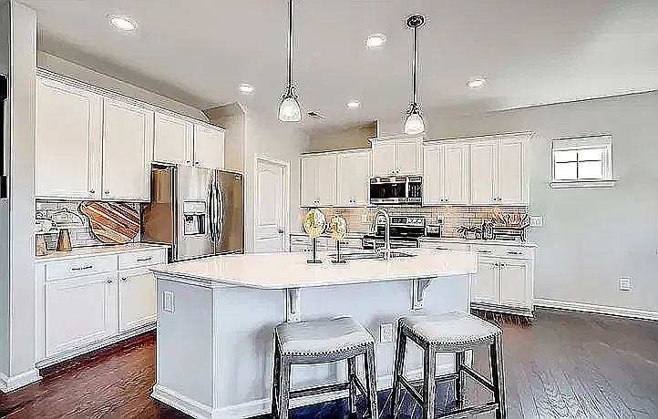 5 bed, 2712 sqft, $2,845 — Photo 2