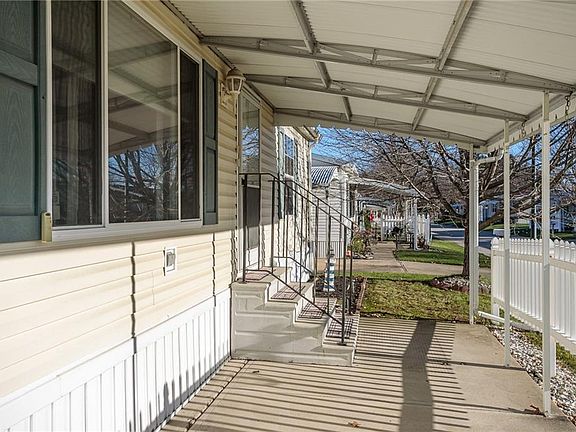 3rd image of 8 Cherry Ln #8