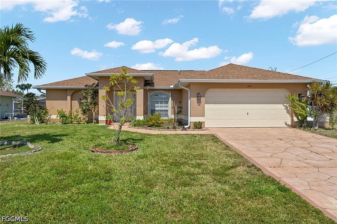 3 bed, 2.0 bath, 1205 sqft, $1,600 — Photo 1