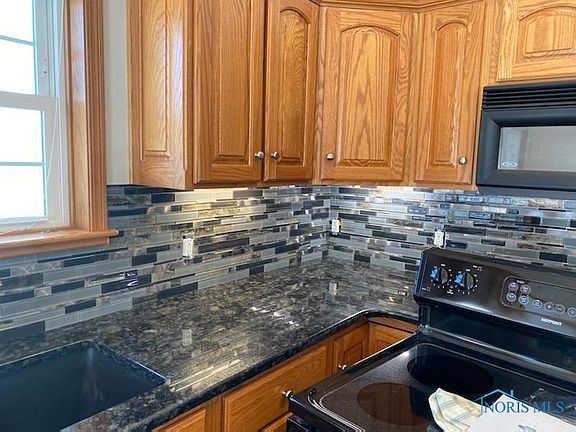 4th image of 767 Greystone Dr