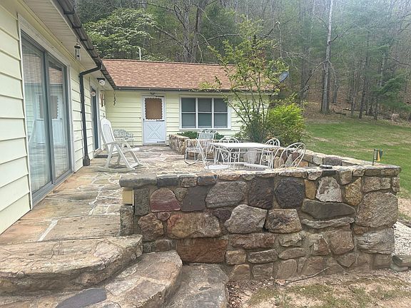 5th image of 204 Boone Rd