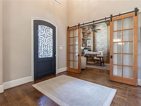 3rd image of 621 Saint James Pl