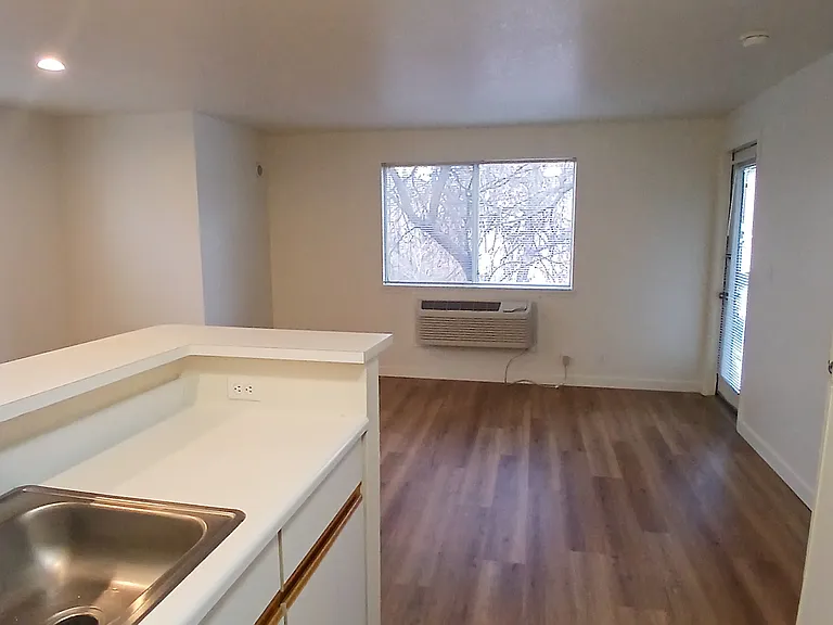 Parkhill Apartments — Photo 7