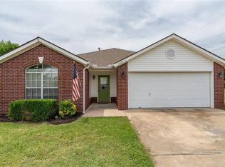 1323 S Jasmine Ln, Fayetteville, AR 72704