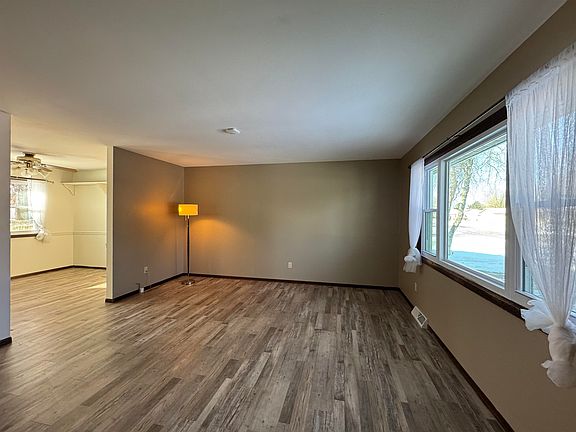 5th image of 3506 Greenwood Dr