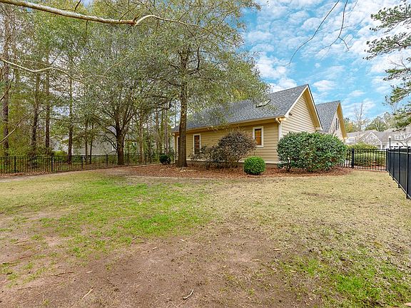 5th image of 101 Hedgerose Ln
