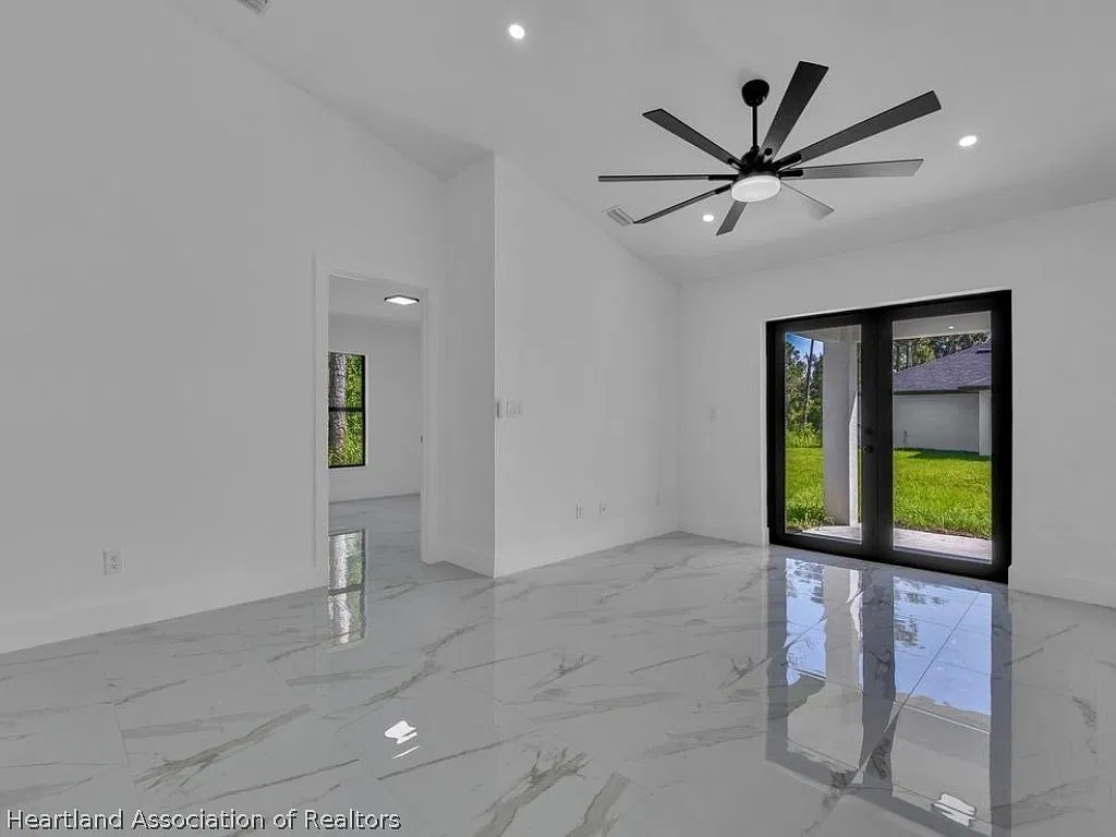 3 bed, 2.0 bath, 1200 sqft, $1,750 — Photo 4
