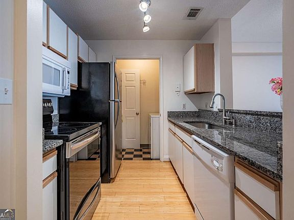 3rd image of 1074 Peachtree Walk NE Unit B418