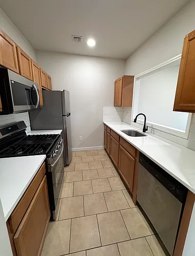 20 Swan St Photo 1