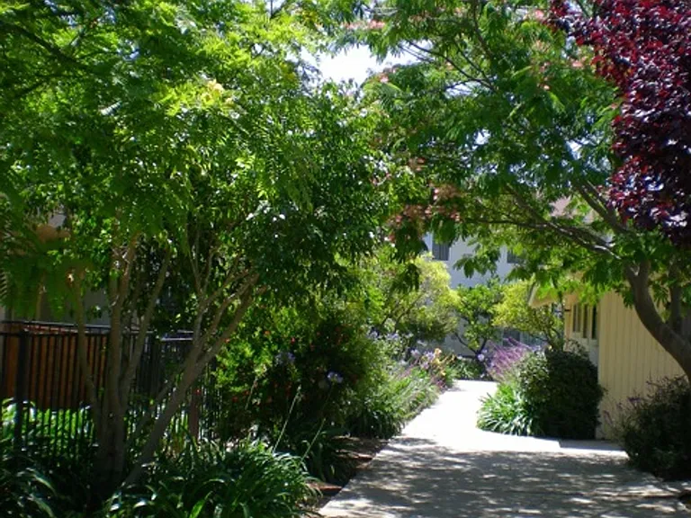 4700 Dexter Dr — Photo 2