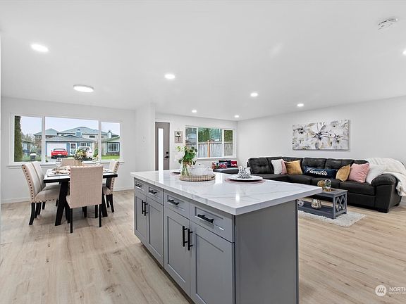 5th image of 10102 54th Drive NE