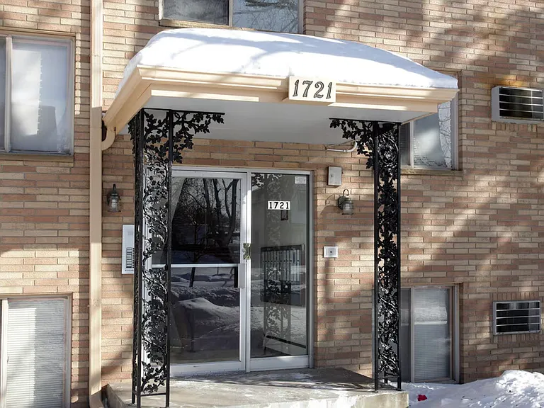 1721 7th St E #9 — Photo 9