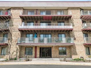 5400 Astor Ln APT 411, Rolling Meadows, IL 60008