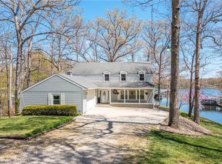 9091 E South Circle Dr, Effingham, IL 62401