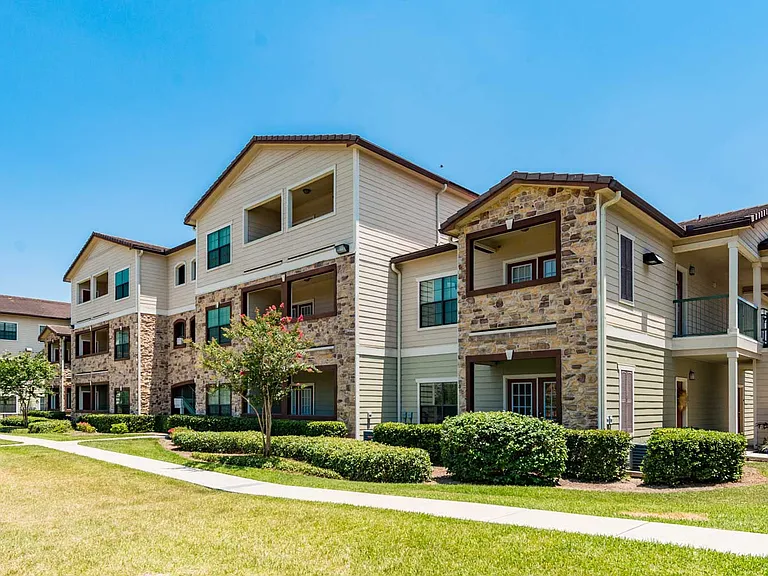 Plantation Apartments — Photo 30