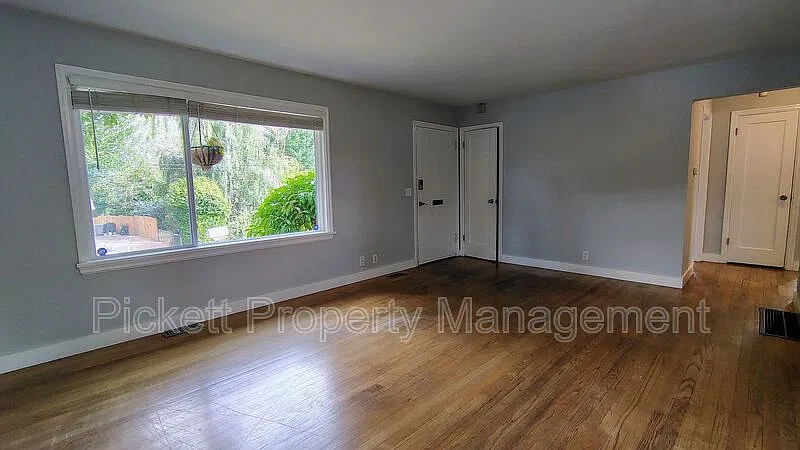 2 bed, 1.0 bath, 928 sqft, $1,700 — Photo 4