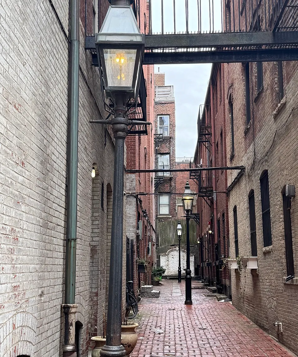 2 bed, 9999 sqft, $4,000 — Photo 1