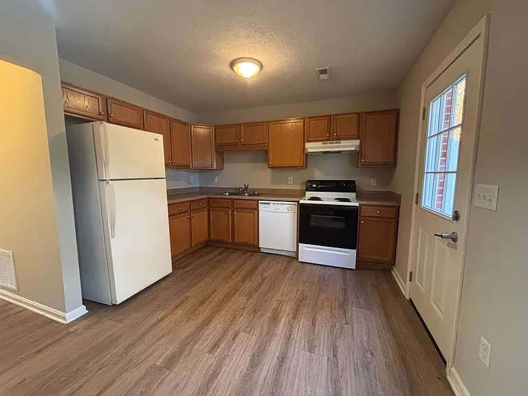 1150-1156 1164 Woodland #DRIVE;-1204 — Photo 13