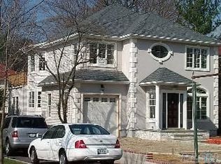 112 Maple St, Great Neck, NY 11023