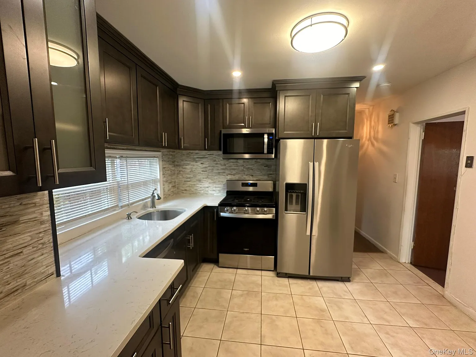 3 bed, 2.0 bath, 1374 sqft, $3,600 — Photo 4