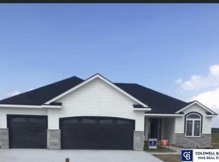 835 N 11th Cir, Springfield, NE 68116