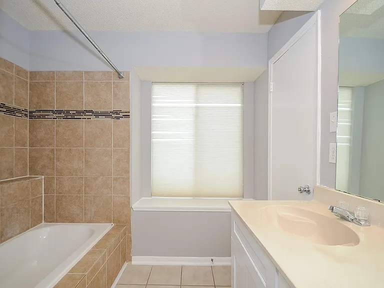 12722 Ashford Brook Dr — Photo 34