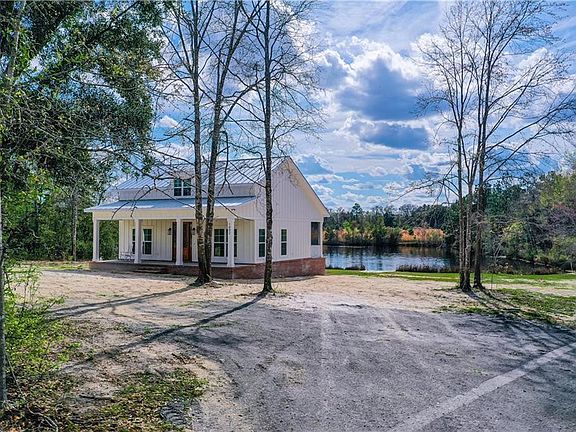 3rd image of 1002 Azalea Dr