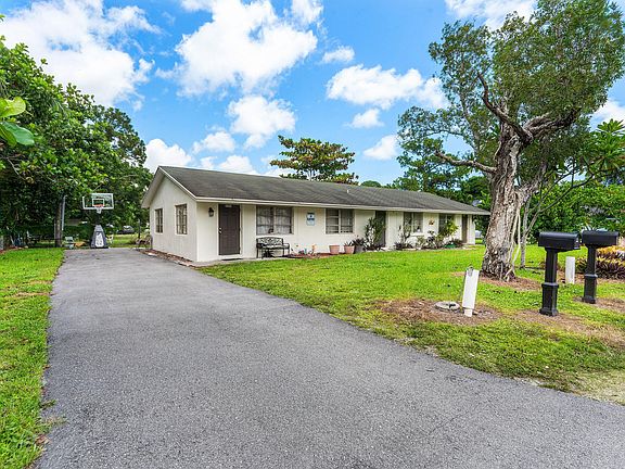 2nd image of 4301 Lakewood Road