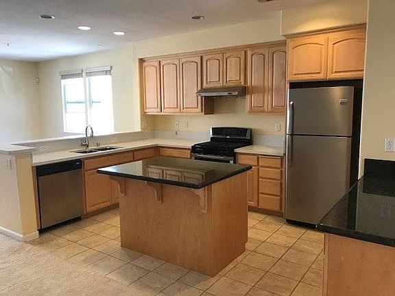 5th image of 1721 Summer Ln