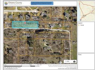 17755 Country Ln, Spring Lake, MI 49456