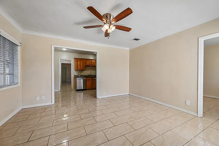 3 bed, 3.0 bath, 1582 sqft, $2,195 — Photo 4