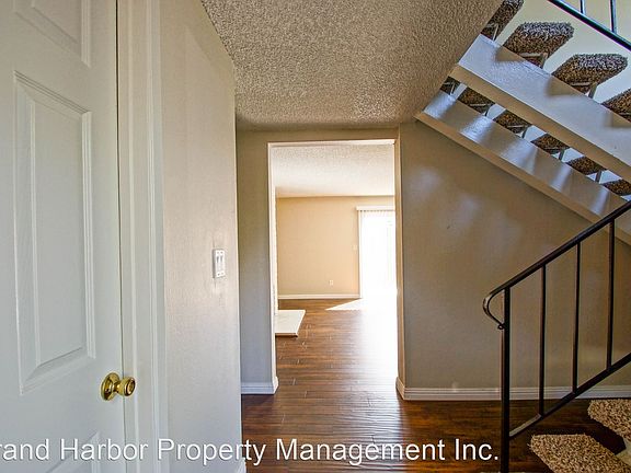 2nd image of 1212 Agate St APT A