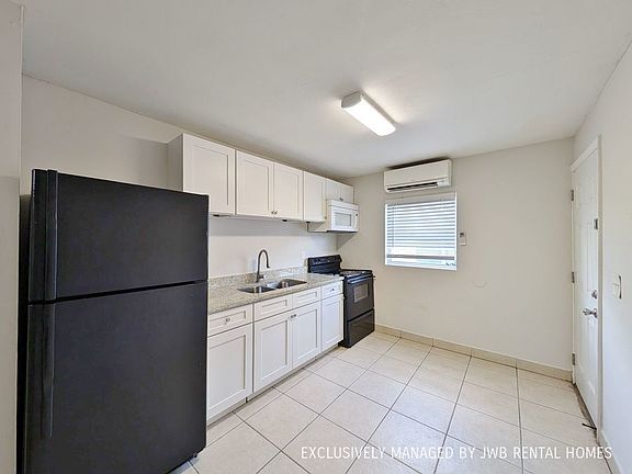4th image of 1029 Caliente Dr #2B-1BA-690SQFT