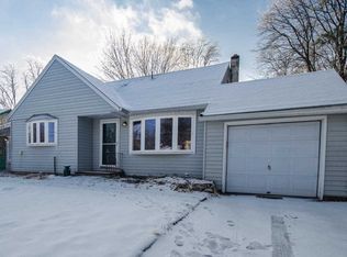 6 Gale Dr, Poughkeepsie, NY 12603