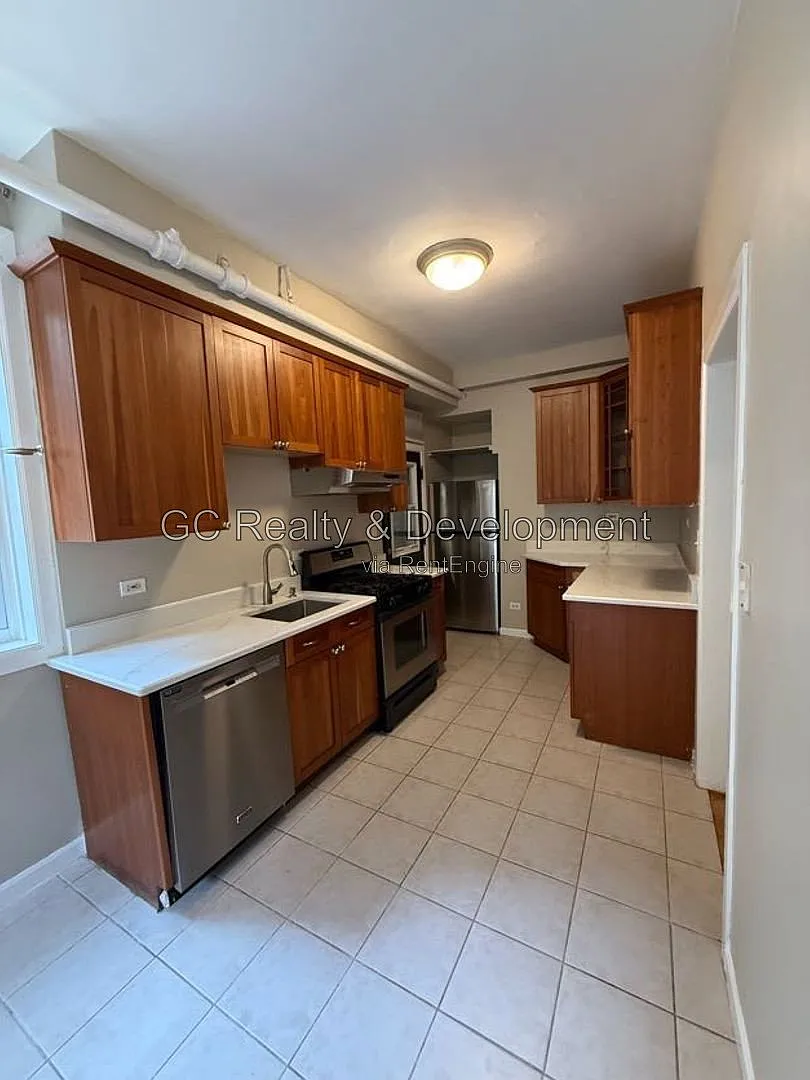 3 bed, 1.0 bath, 1100 sqft, $1,995 — Photo 2