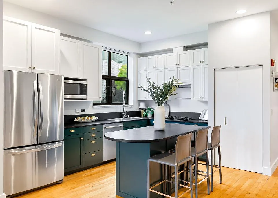615 E Pike St #306