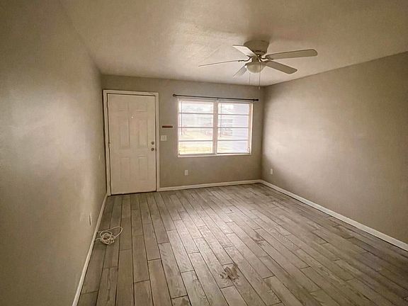 3rd image of 195 W Towne Pl #195