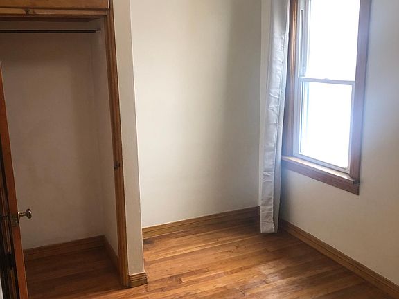3rd image of 271 E Linwood Ave