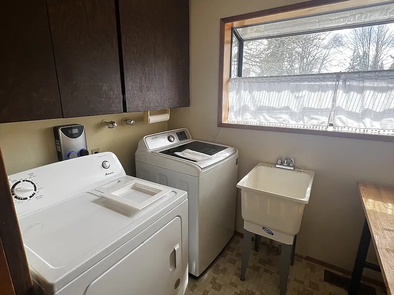 146 Hawthorne Ln — Photo 19