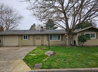 1126 SW Spruce St, Grants Pass, OR 97526