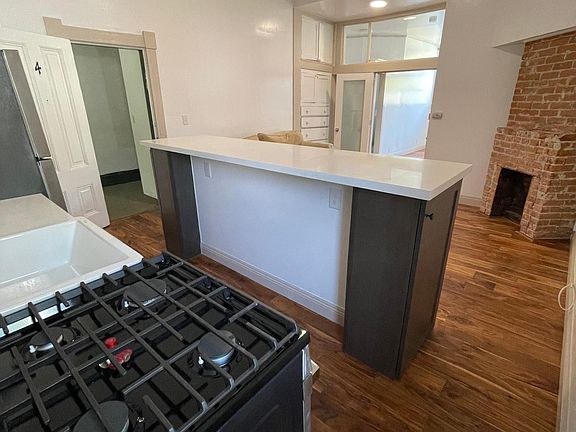 4th image of 1419 De La Vina St #4