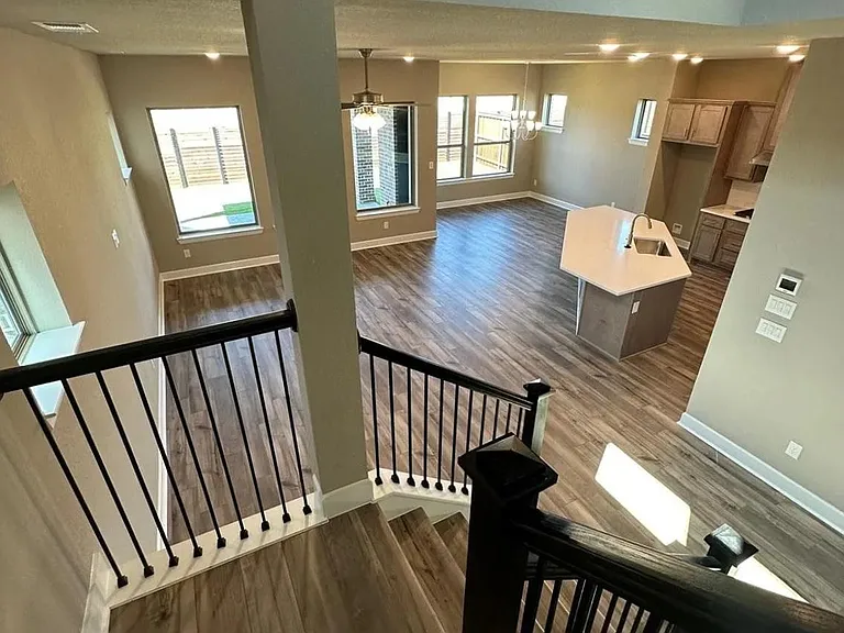 2525 Four Roses Dr — Photo 9