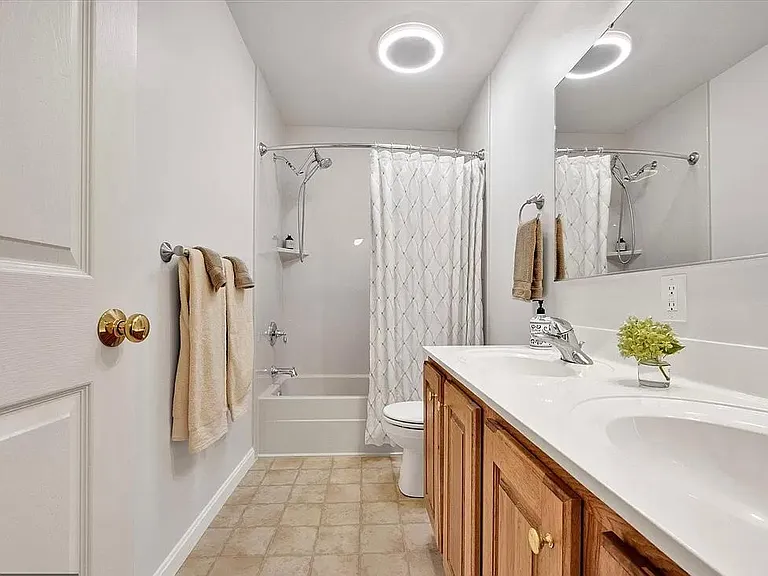 624 Royal View Dr — Photo 11
