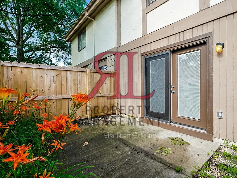 119 Stornoway Dr E — Photo 16