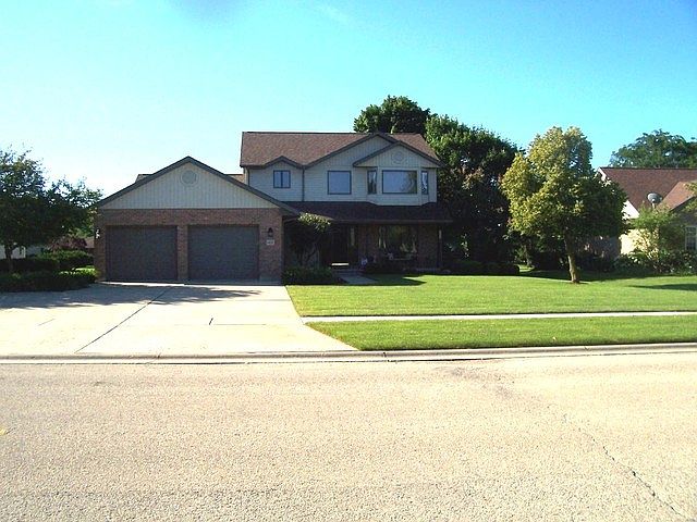 1st image of 1425 Lake Dr
