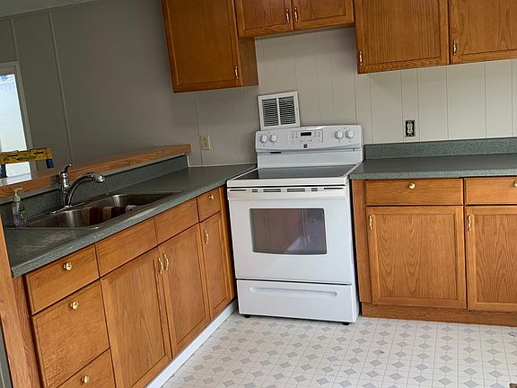 Kitchen-before new flooring