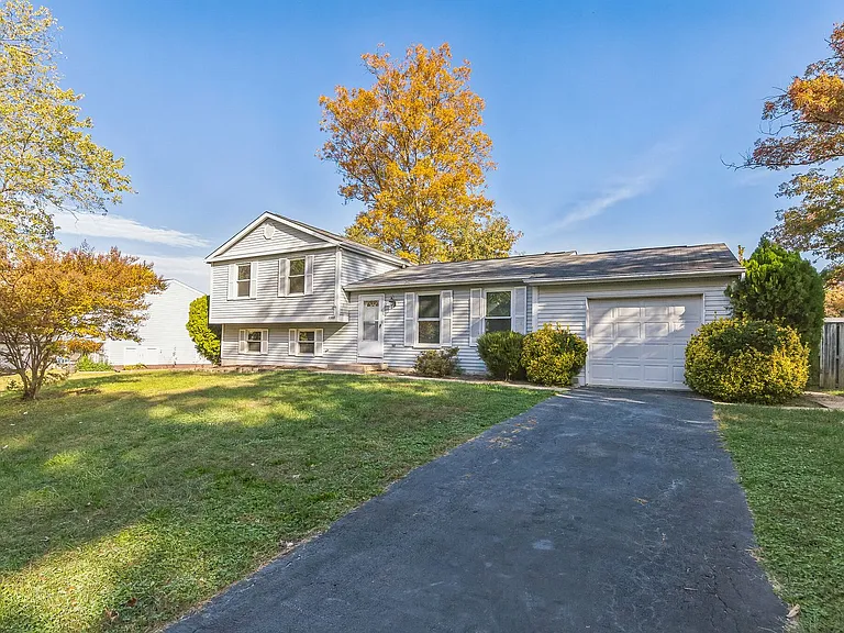 3388 Chelsea Dr — Photo 1