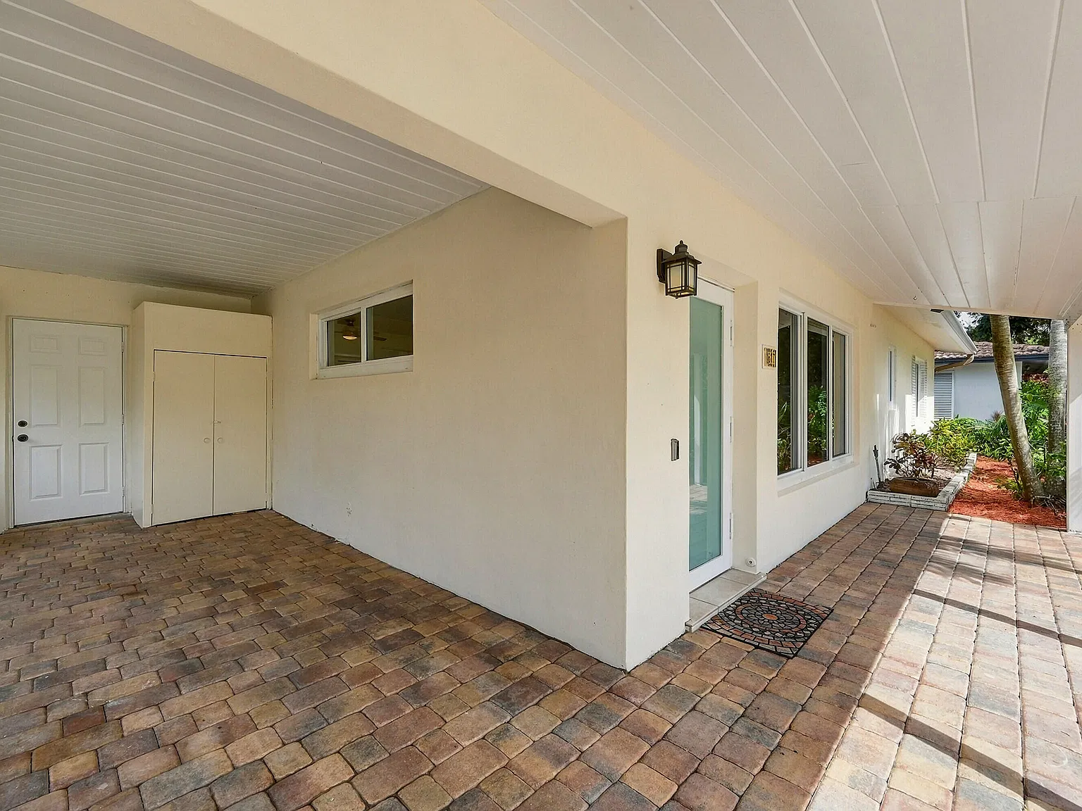 2 bed, 2.0 bath, 1242 sqft, $4,000 — Photo 3