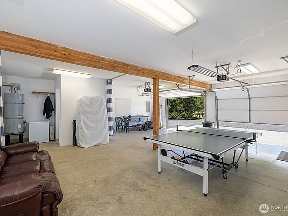 4th image of 1040 W Hancock Avenue