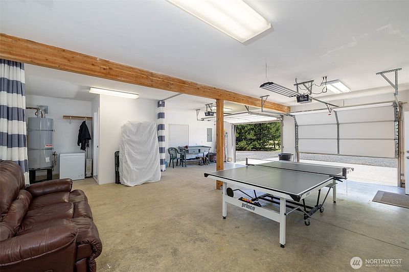 4th image of 1040 W Hancock Avenue